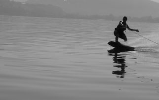 MILAN SPORTS中国站-“宽板滑水：东三叉湖赛场见证新一代水上运动的崛起”